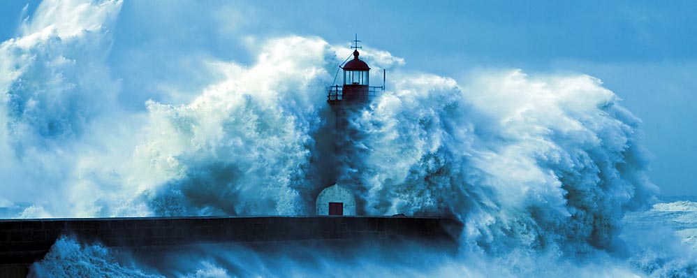Leuchtturm in stürmischem Wetter